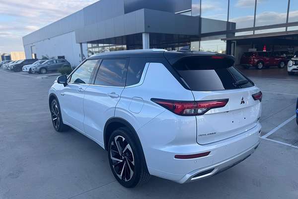 2022 Mitsubishi Outlander PHEV Exceed Tourer ZM