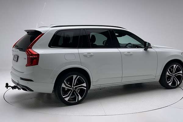 2021 Volvo XC90 T6 R-Design