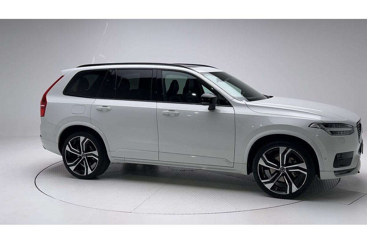 2021 Volvo XC90 T6 R-Design