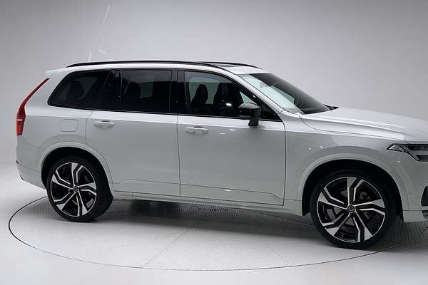 2021 Volvo XC90 T6 R-Design