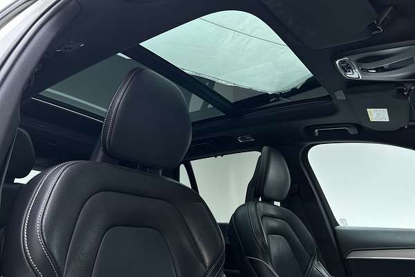 2021 Volvo XC90 T6 R-Design