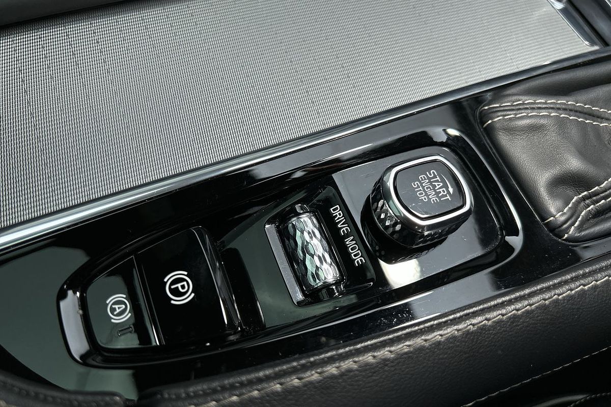 2021 Volvo XC90 T6 R-Design