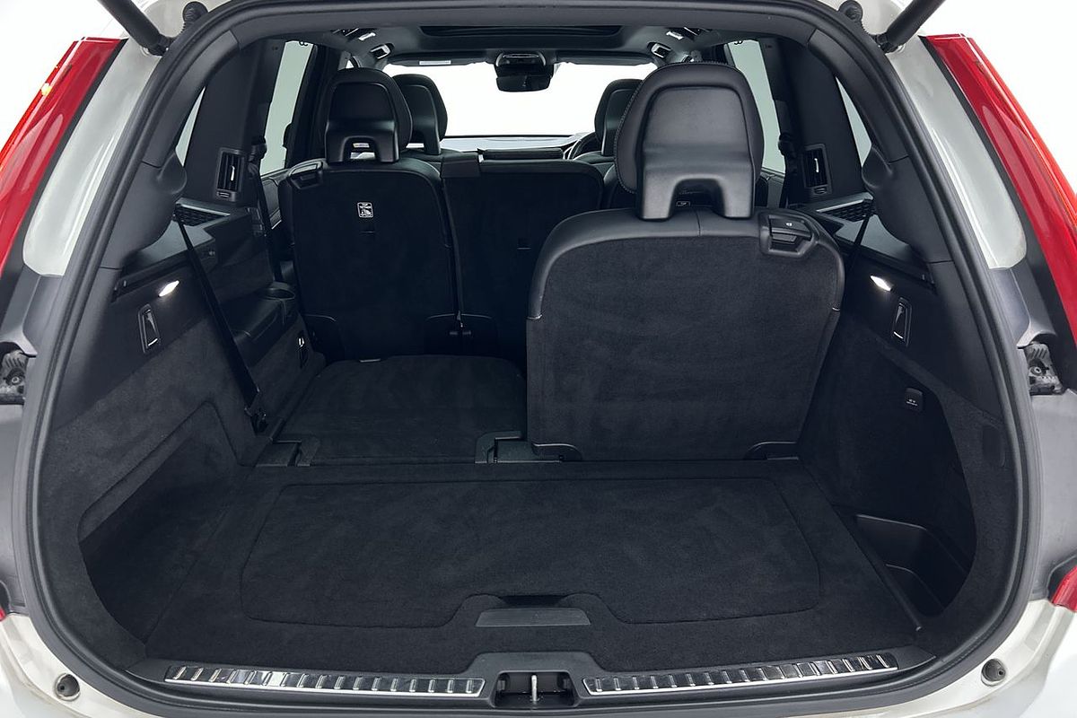 2021 Volvo XC90 T6 R-Design