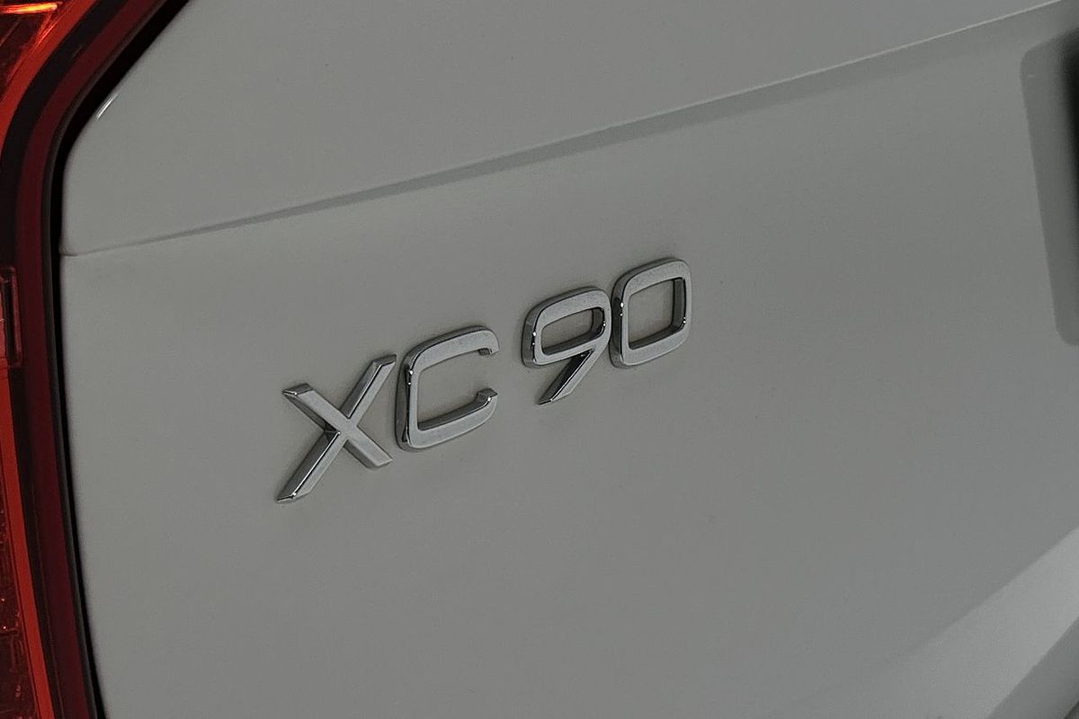 2021 Volvo XC90 T6 R-Design
