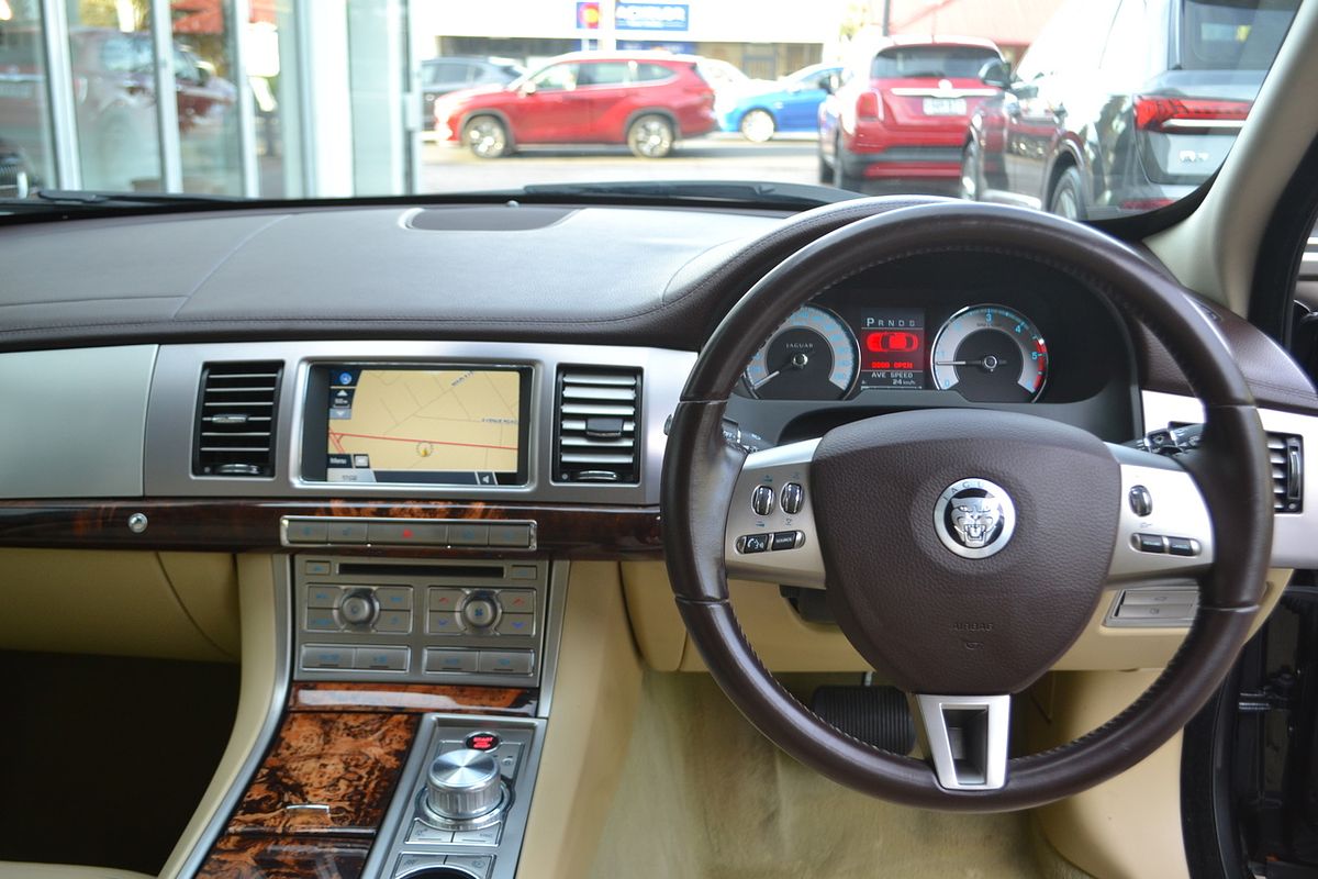 2011 Jaguar XF S Luxury X250