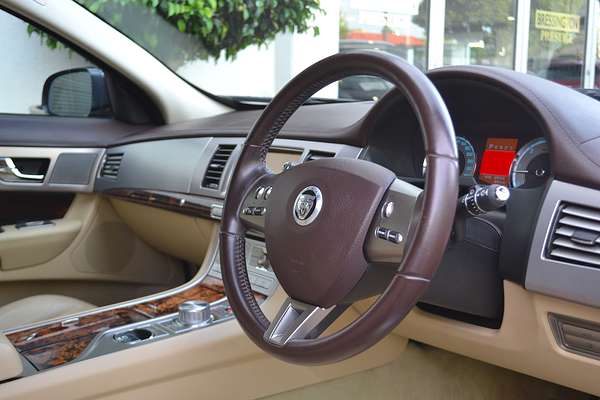 2011 Jaguar XF S Luxury X250
