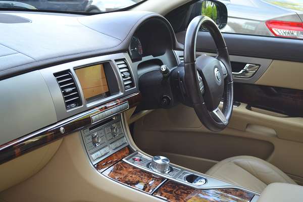 2011 Jaguar XF S Luxury X250