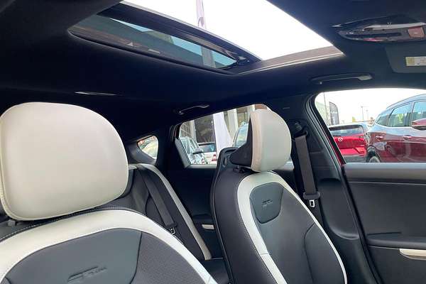 2025 Kia K4 GT-Line CL4m