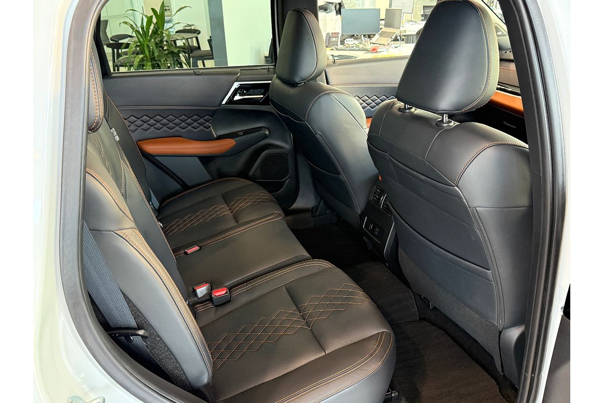 2022 Mitsubishi Outlander PHEV Exceed Tourer ZM