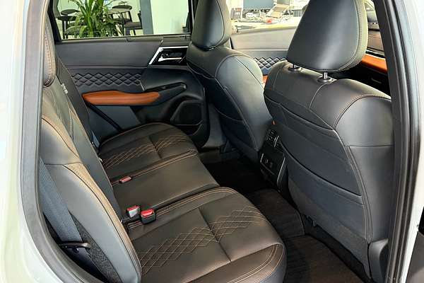 2022 Mitsubishi Outlander PHEV Exceed Tourer ZM