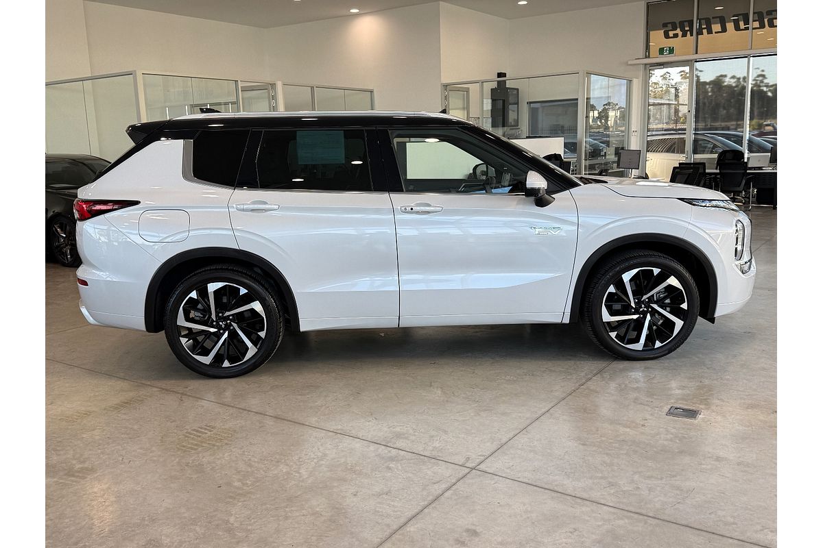 2022 Mitsubishi Outlander PHEV Exceed Tourer ZM