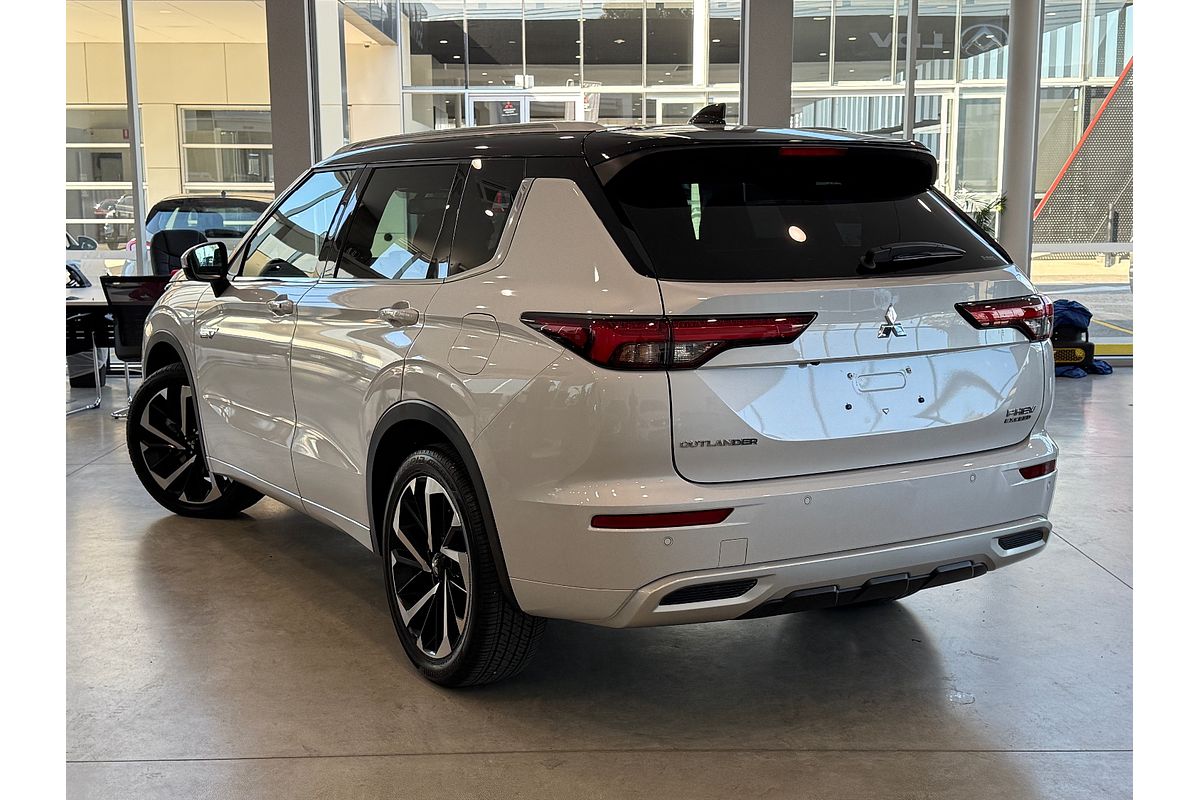 2022 Mitsubishi Outlander PHEV Exceed Tourer ZM