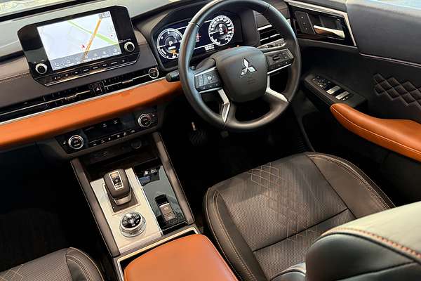 2022 Mitsubishi Outlander PHEV Exceed Tourer ZM