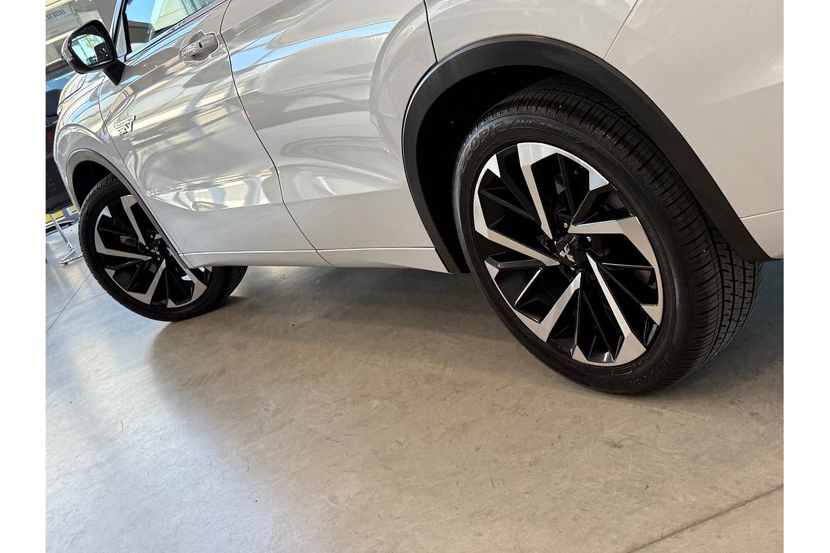 2022 Mitsubishi Outlander PHEV Exceed Tourer ZM