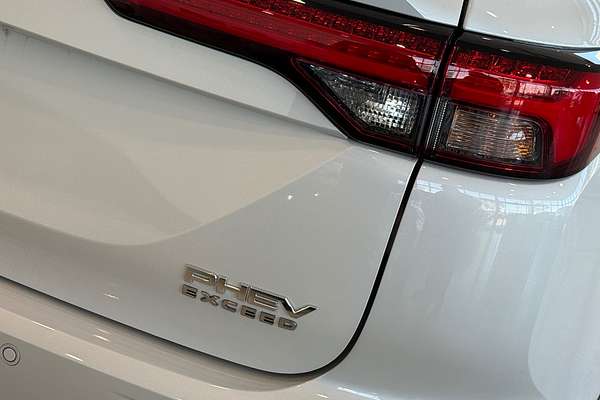 2022 Mitsubishi Outlander PHEV Exceed Tourer ZM