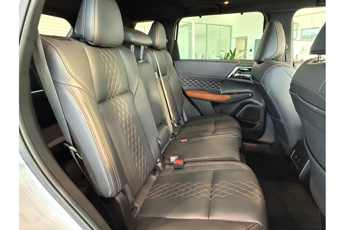 2022 Mitsubishi Outlander PHEV Exceed Tourer ZM