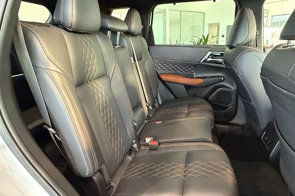 2022 Mitsubishi Outlander PHEV Exceed Tourer ZM