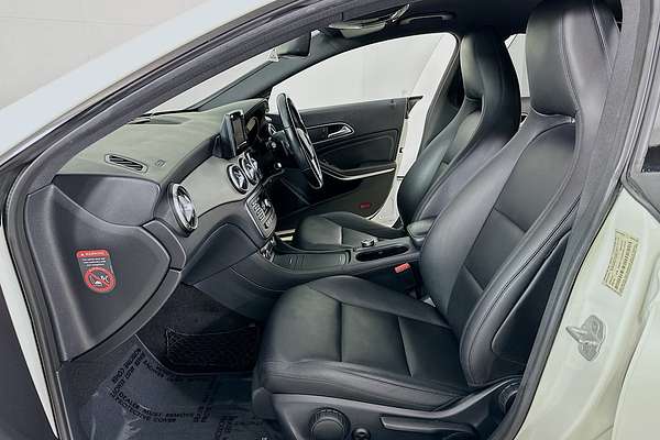 2014 Mercedes-Benz CLA 200 117