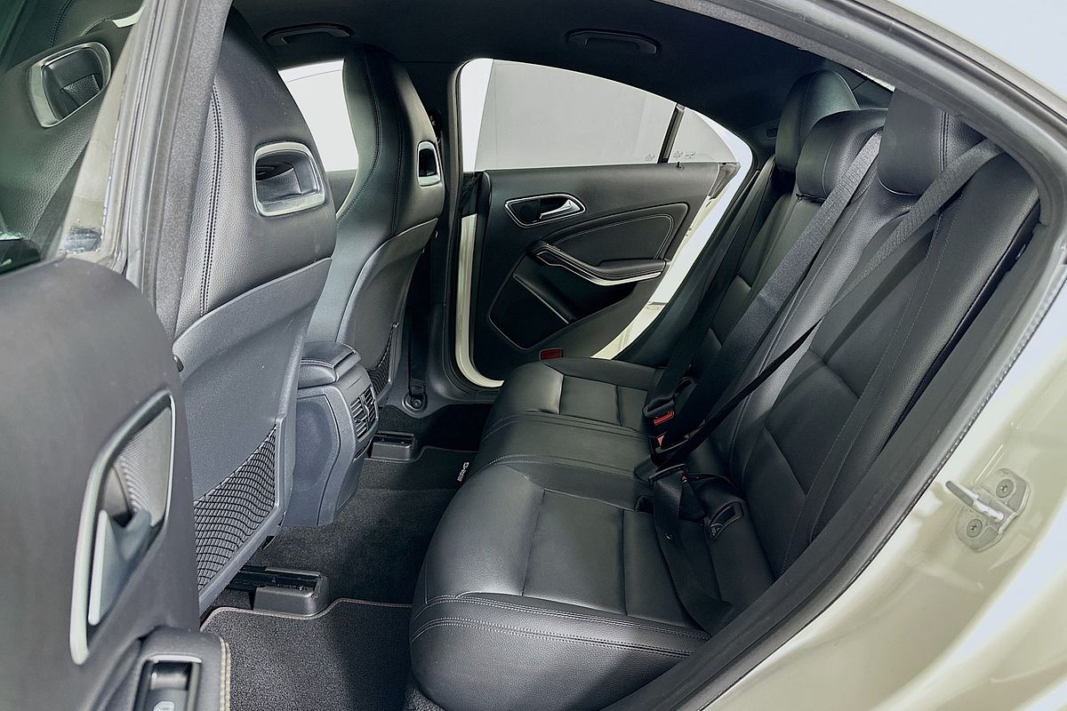 2014 Mercedes-Benz CLA 200 117