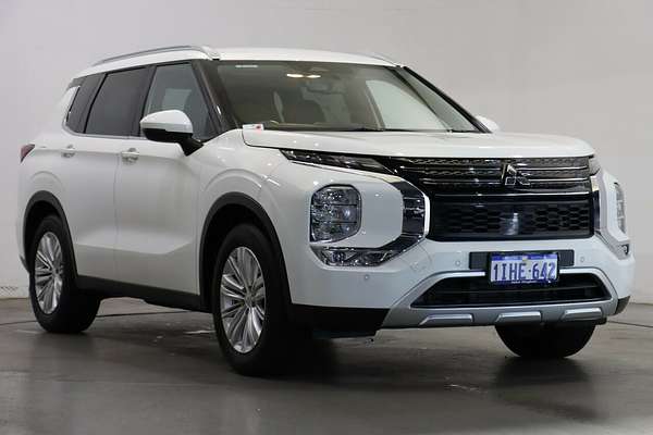 2024 Mitsubishi Outlander LS ZM