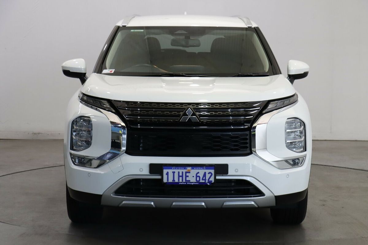 2024 Mitsubishi Outlander LS ZM