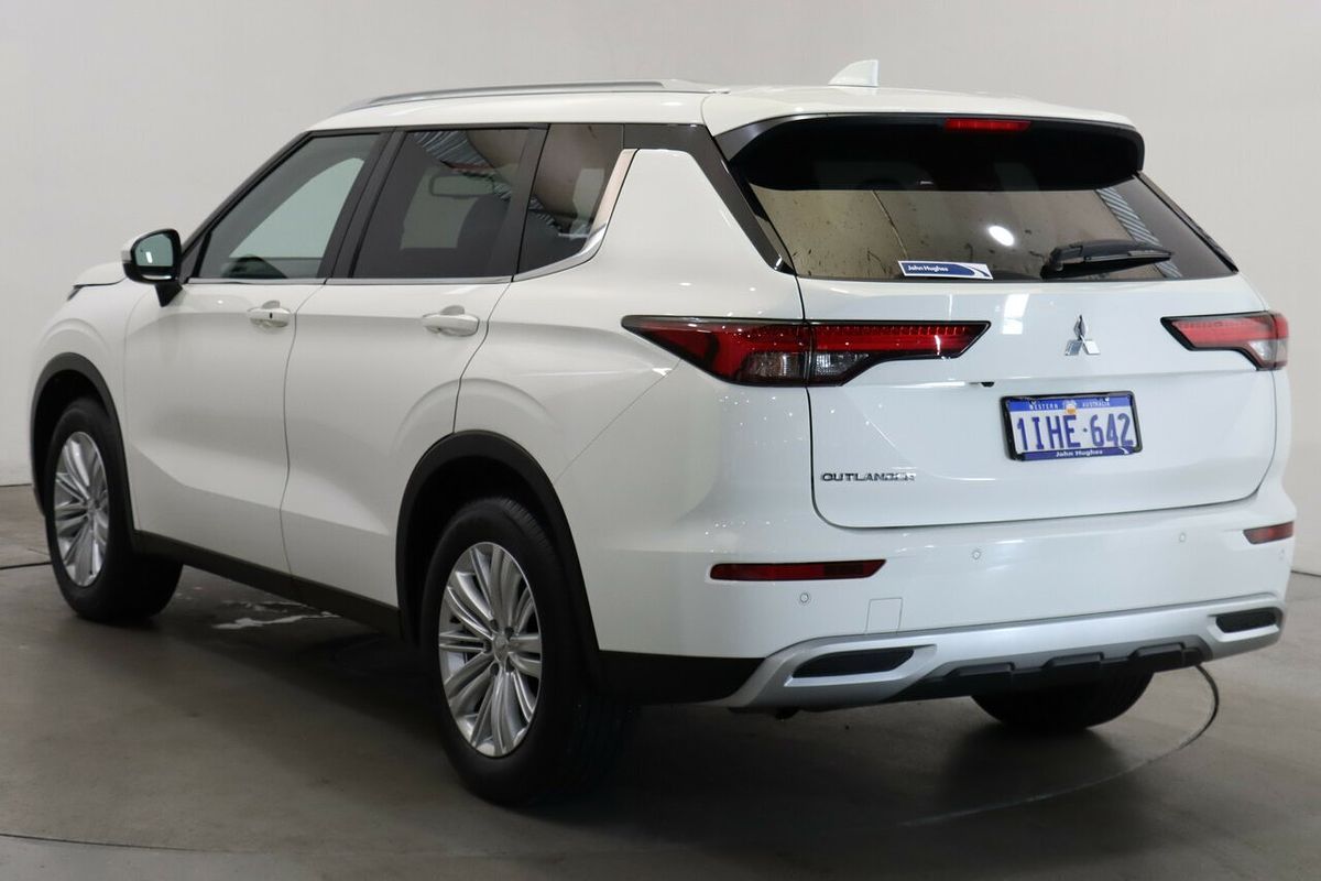 2024 Mitsubishi Outlander LS ZM