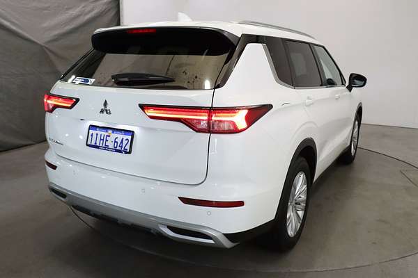 2024 Mitsubishi Outlander LS ZM
