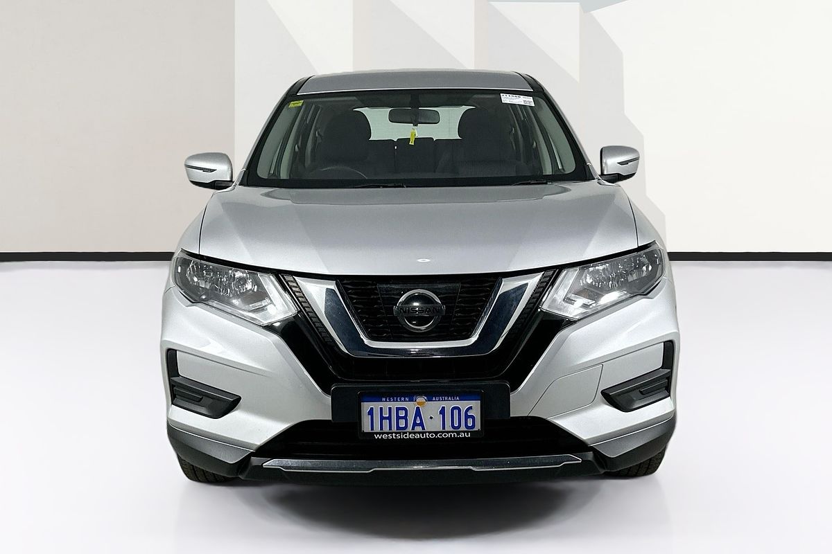 Vehicle photo 2