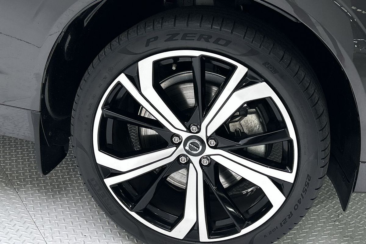 2021 Volvo XC60 B6 R-Design