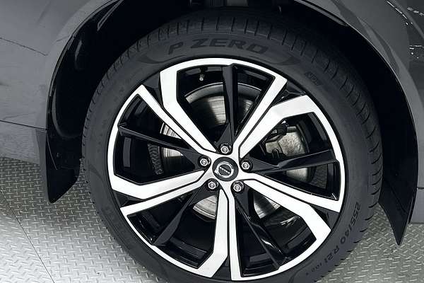 2021 Volvo XC60 B6 R-Design