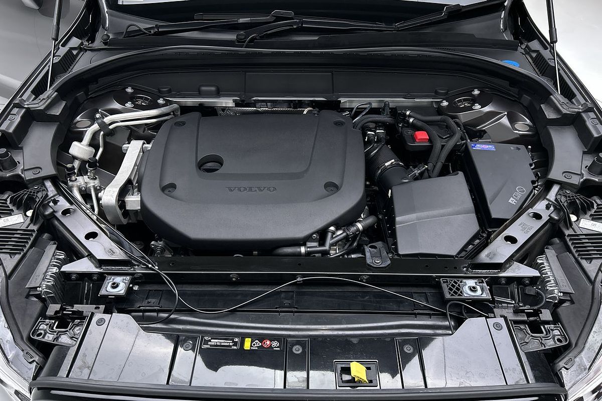 2021 Volvo XC60 B6 R-Design