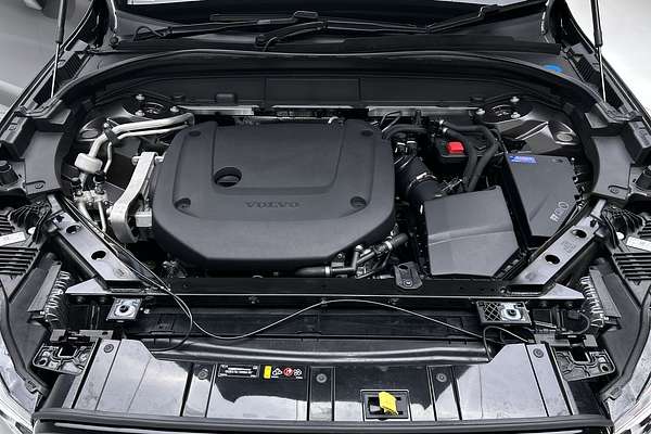 2021 Volvo XC60 B6 R-Design