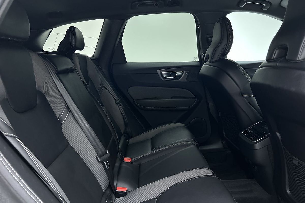 2021 Volvo XC60 B6 R-Design