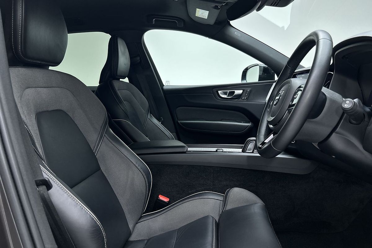 2021 Volvo XC60 B6 R-Design