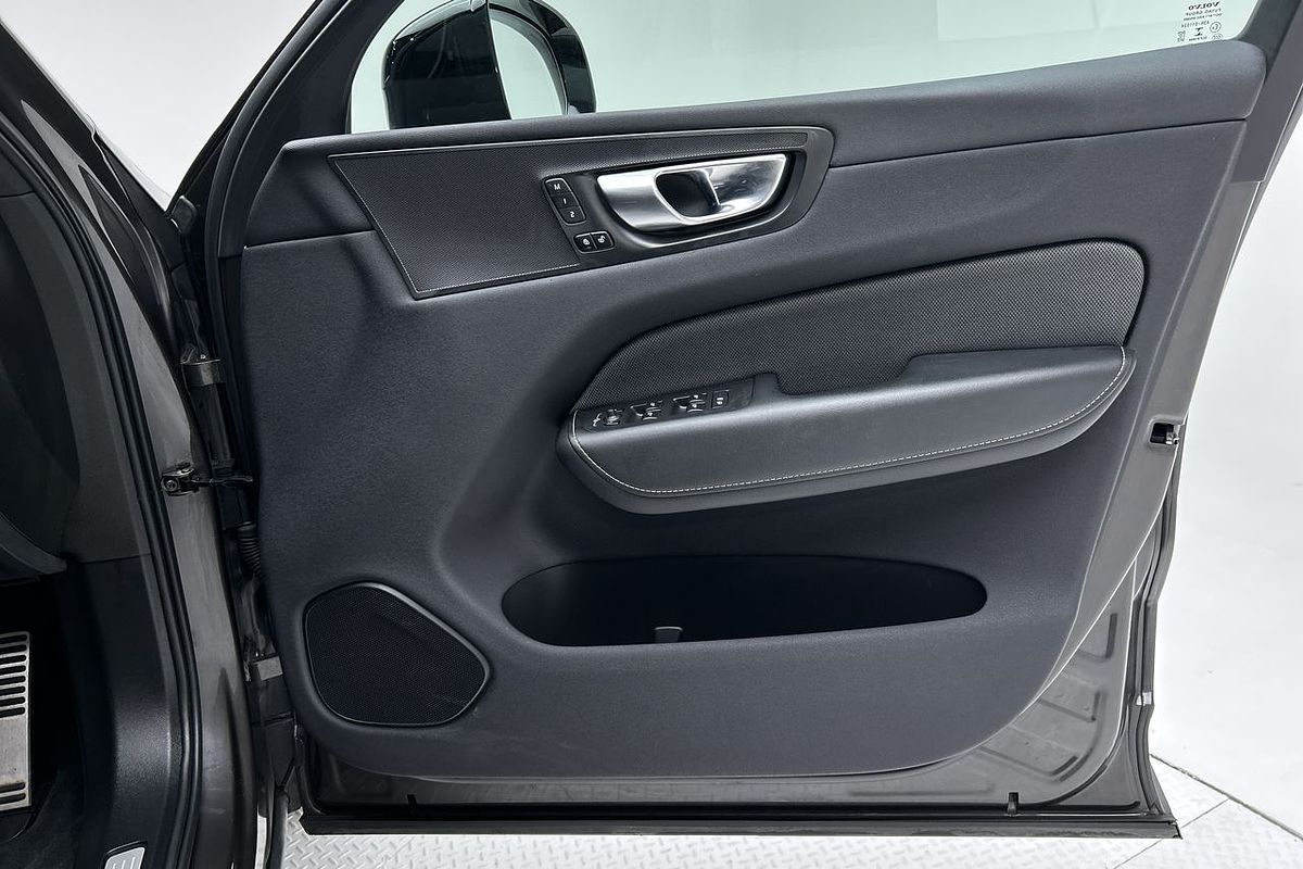 2021 Volvo XC60 B6 R-Design