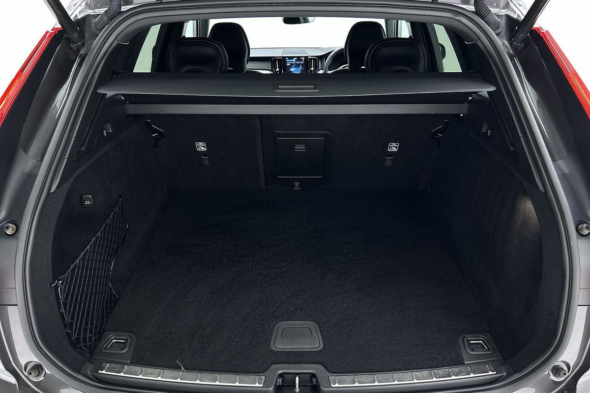 2021 Volvo XC60 B6 R-Design