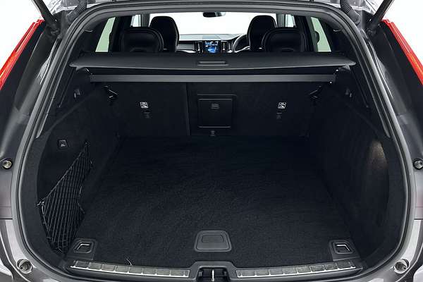 2021 Volvo XC60 B6 R-Design