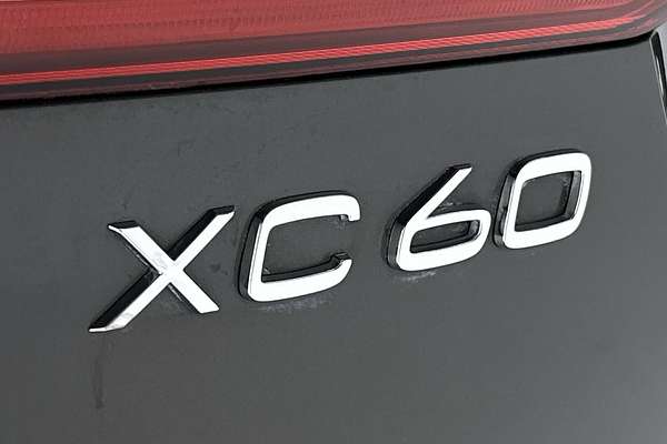 2021 Volvo XC60 B6 R-Design