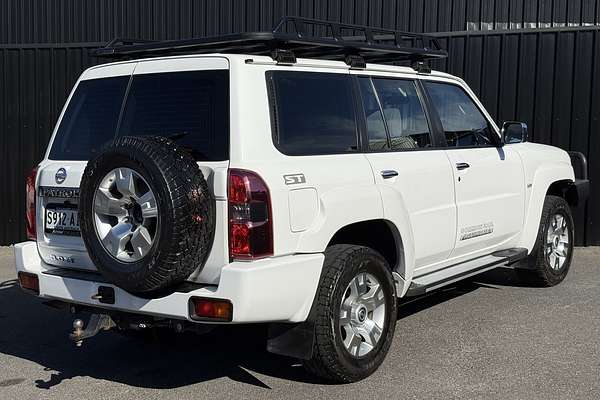 2010 Nissan Patrol ST GU 7