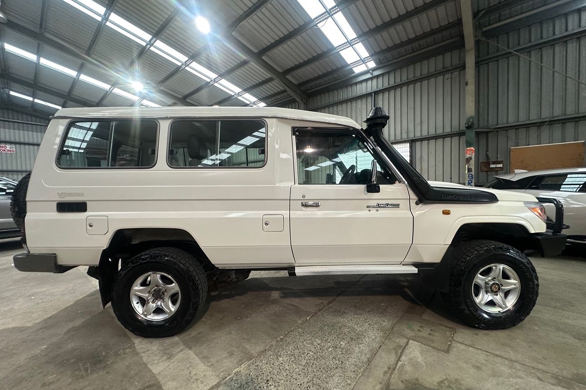 2011 Toyota Landcruiser GXL