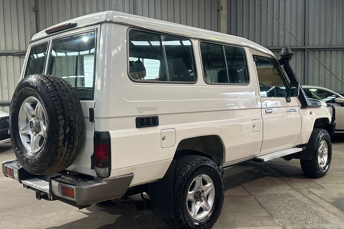 2011 Toyota Landcruiser GXL