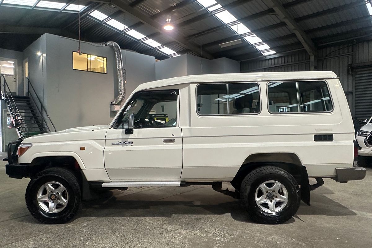 2011 Toyota Landcruiser GXL