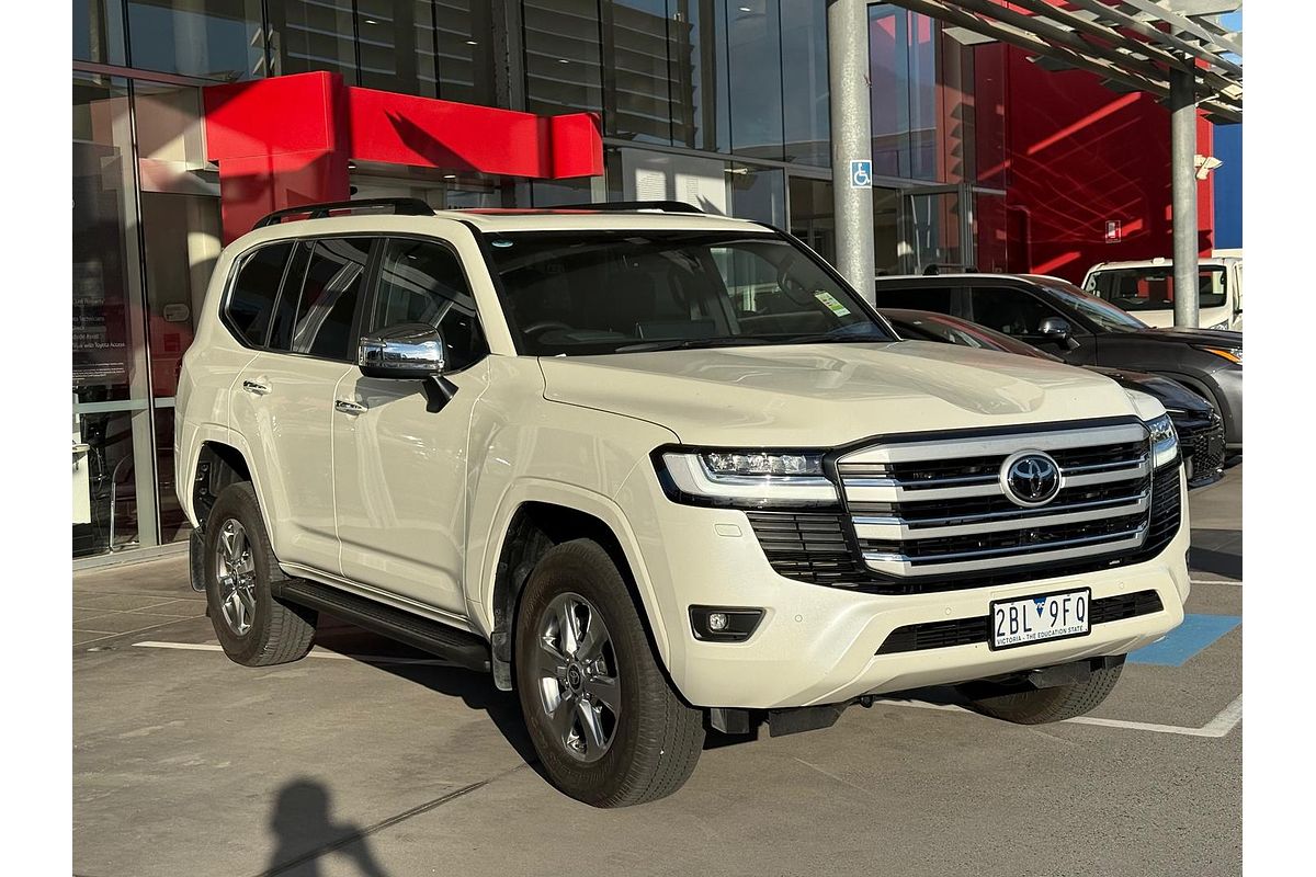 2024 Toyota Landcruiser Sahara FJA300R