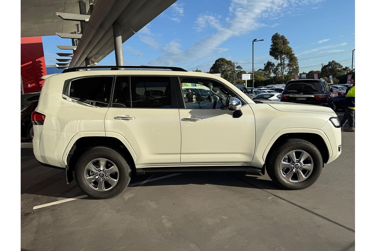 2024 Toyota Landcruiser Sahara FJA300R