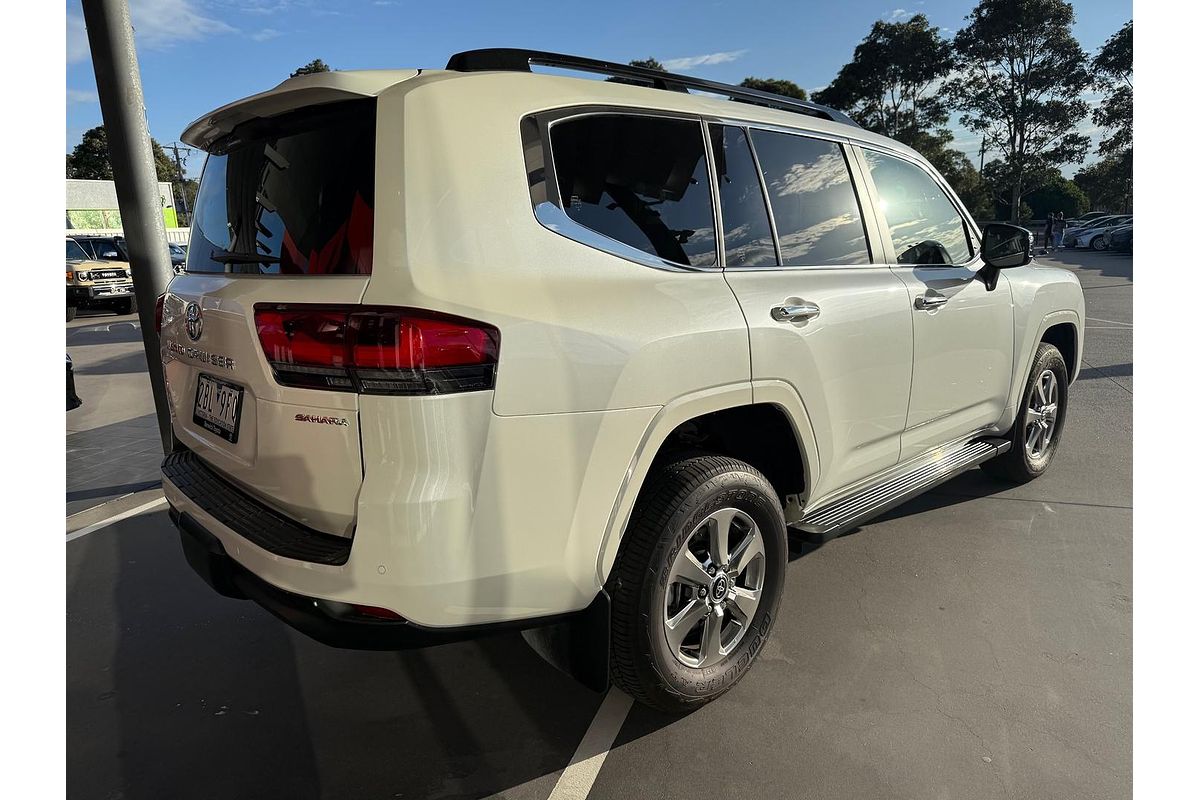 2024 Toyota Landcruiser Sahara FJA300R