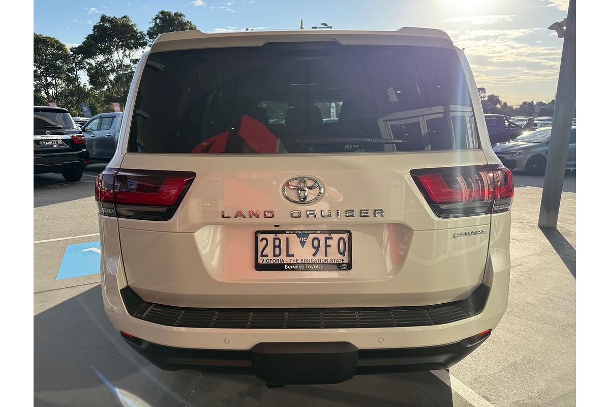 2024 Toyota Landcruiser Sahara FJA300R