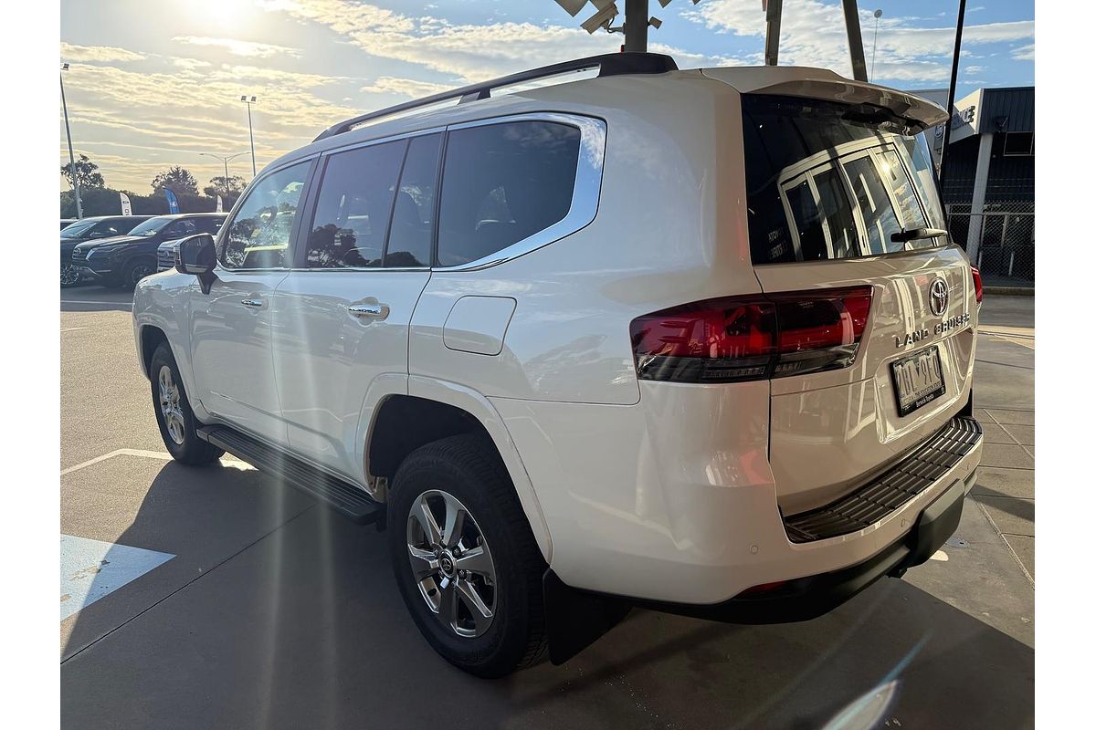2024 Toyota Landcruiser Sahara FJA300R