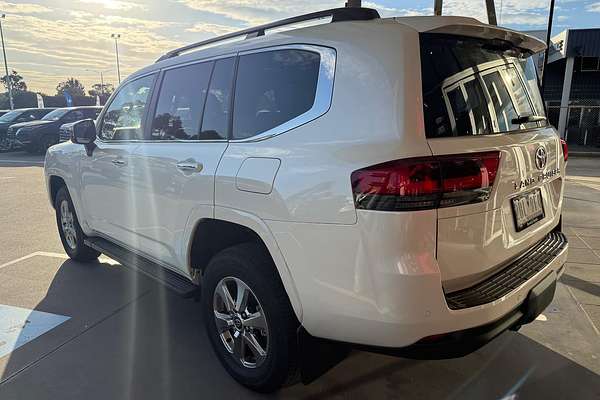 2024 Toyota Landcruiser Sahara FJA300R