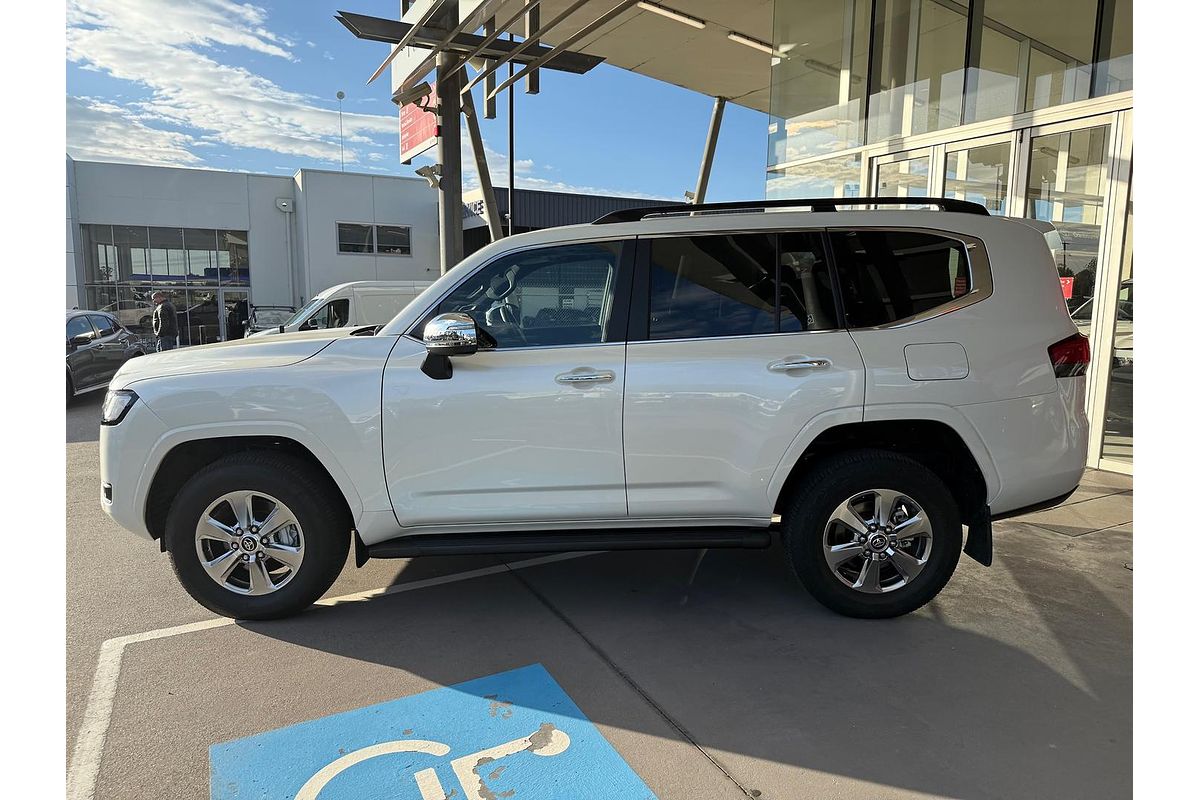 2024 Toyota Landcruiser Sahara FJA300R