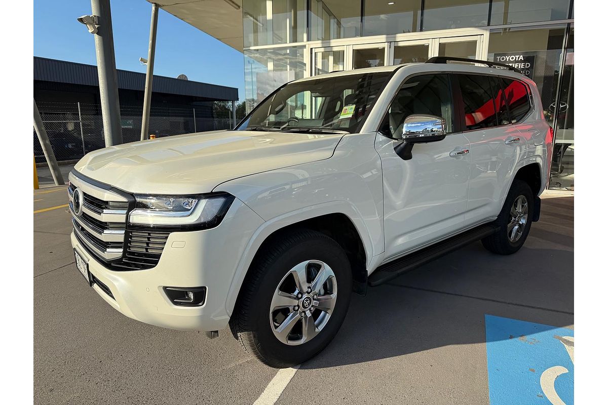 2024 Toyota Landcruiser Sahara FJA300R